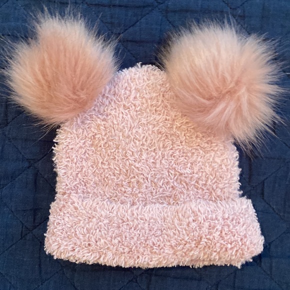NWOT Super soft winter hat with Pom poms - Picture 4 of 4
